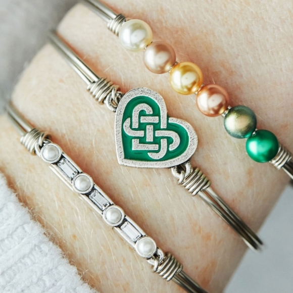 LUCA+DANNI CELTIC HEART BANGLE BRACELET. SILVER/PETITE - Picture 1 of 4